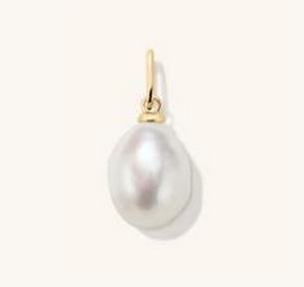 14K Yellow Gold Freshwater Pearl Pendant: 14K Yellow Gold Freshwater Pearl Pendant. This 14K yellow gold freshwater pearl pendant combines timeless elegance with natural beauty. The lustrous freshwater pearl is gracefully set in a sleek gold