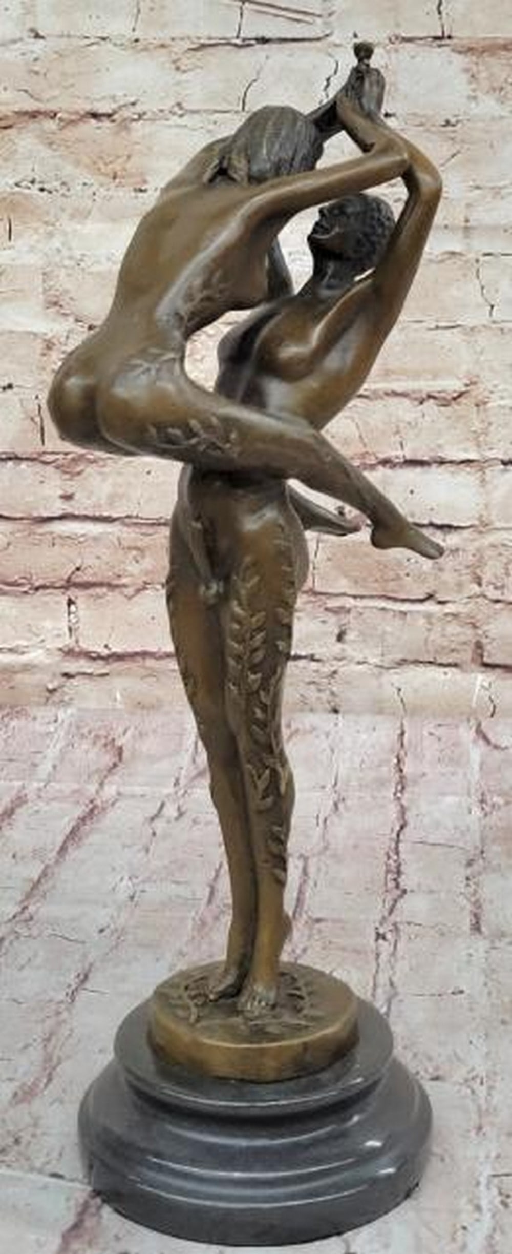 Eternal Embrace Bronze Sculpture Erte Reproduction: Eternal Embrace Bronze Sculpture Erte Reproduction This exquisite bronze sculpture, a reproduction bearing the signature of the legendary artist Erte, and crafted using the traditional lost wax method