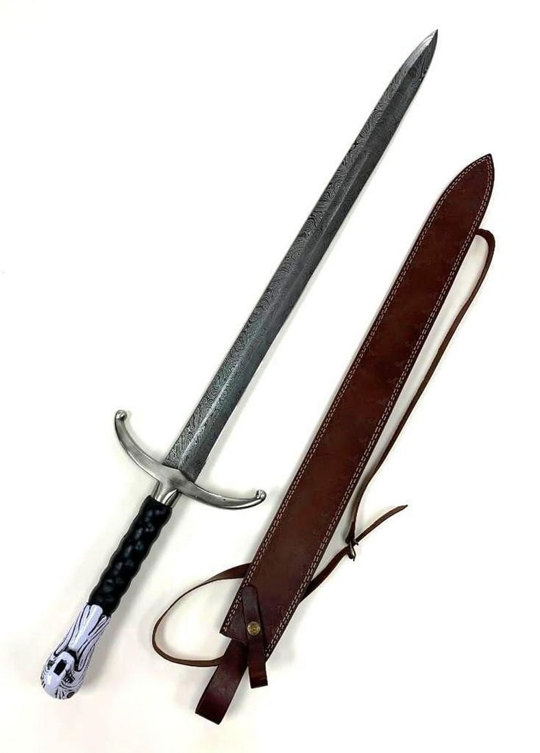 30'' Brass & Blue Handled Arming Sword: 30" Brass &; Blue Handled Arming Sword Each blade is created Using 256 Layers Of 1095 and 15N20 High Carbon Steels?????? To Produce A Superior Edge And Maintain A High Tensile Strength In the