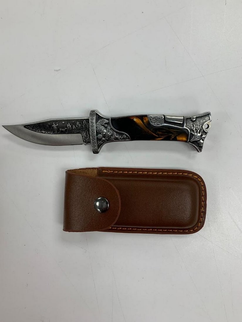 9'' Solid Steel Folding Hunting Knife With Leather Sheath: 9" Solid Steel Folding Hunting Knife With Leather Sheath Introducing our Solid Steel Folding Hunting Knife, a perfect blend of functionality and artistry for the outdoor enthusiast. This versatile