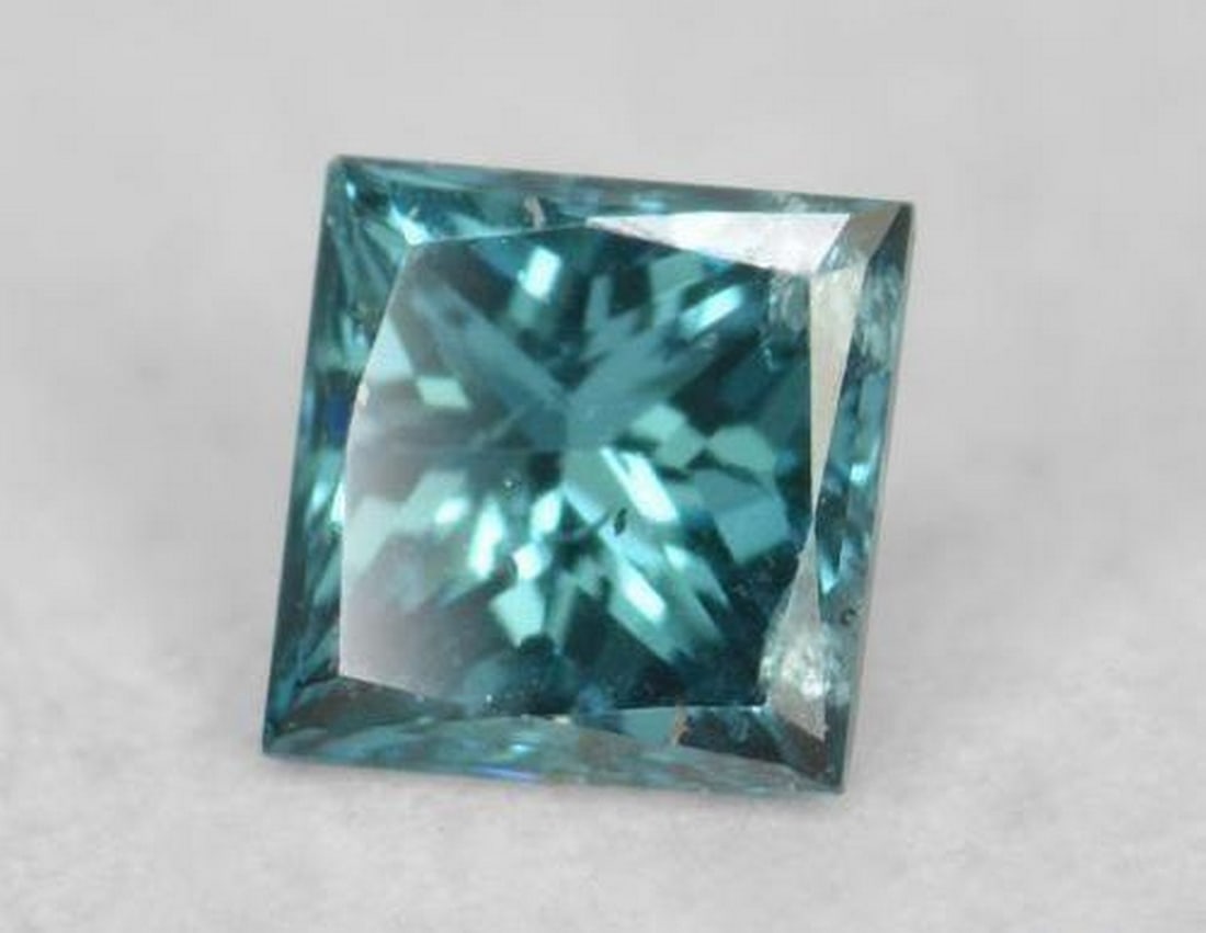 0.08 ct Natural Blue Diamond, Princess Cut, VS, India: 0.08 ct Natural Blue Diamond, Princess Cut, VS, India Natural diamond weighing 0.08 carats, cut in a square princess shape with a vibrant blue color. The gem measures 2.33 x 2.33 x 1.65 mm and has VS 