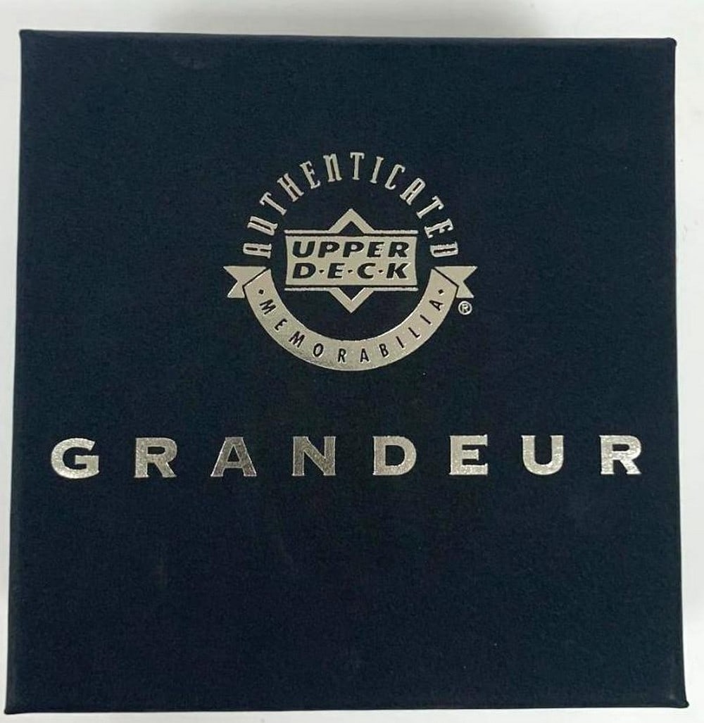 Upper Deck Dylan Larkin Silver Coin Grandeur 2017 Hockey 2089/5000 (1 of 4)