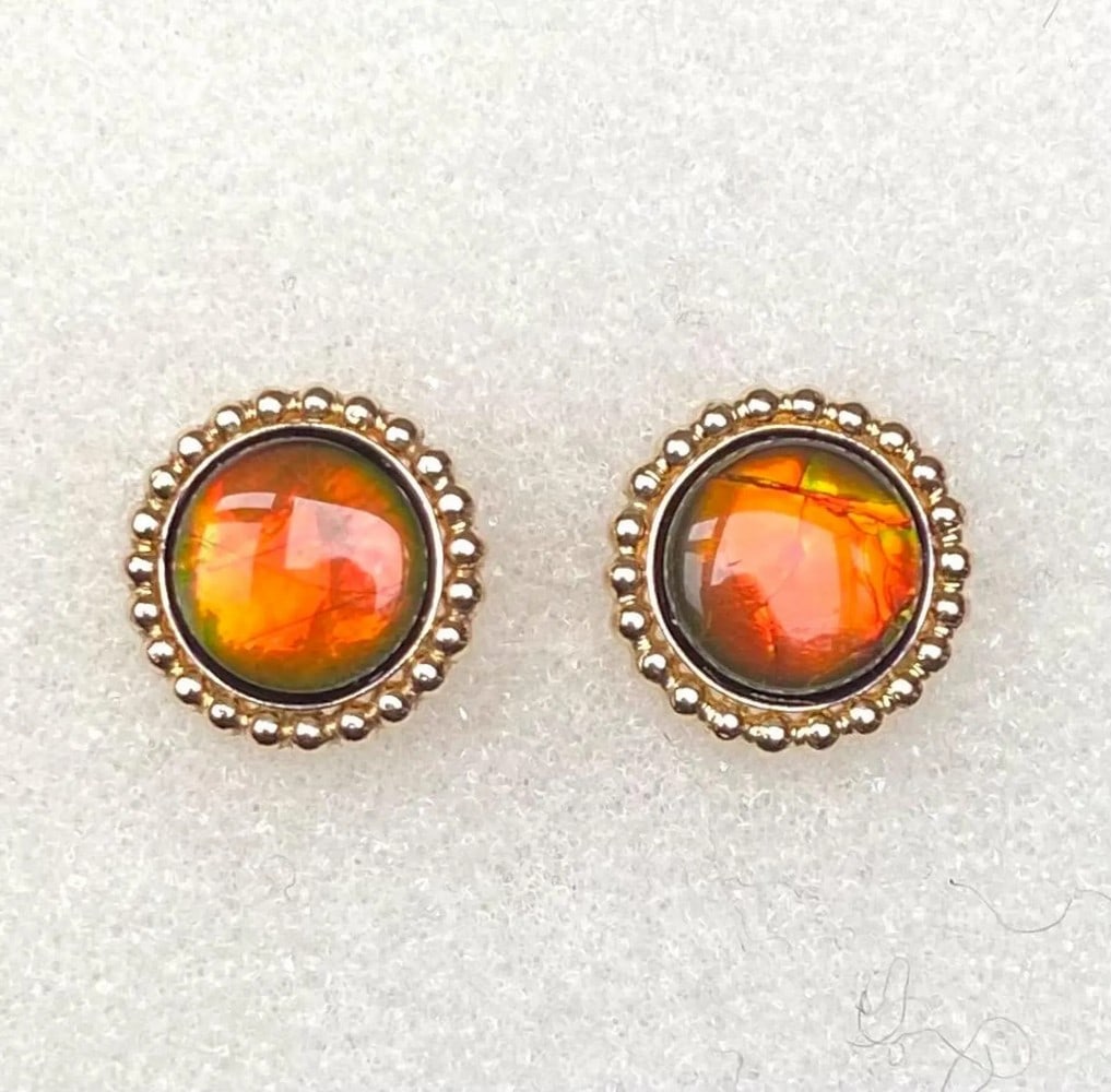 Ammolite Stud Earrings: Ammolite Stud Earrings This pair of Ammolite stud earrings features bold 8mm triplet gemstones with a striking flash and a color shift to green at extreme angles, as shown in the photo. Set in high-qu