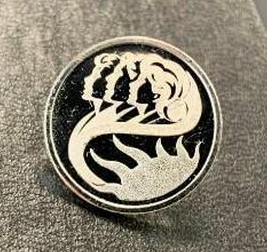 2001 - 10c International Year of the Volunteers Commemorative Pin: 2001 - 10c International Year of the Volunteers Commemorative Pin Celebrate the spirit of volunteerism with this collectible pin commemorating the 2001 International Year of the Volunteers. Featuring