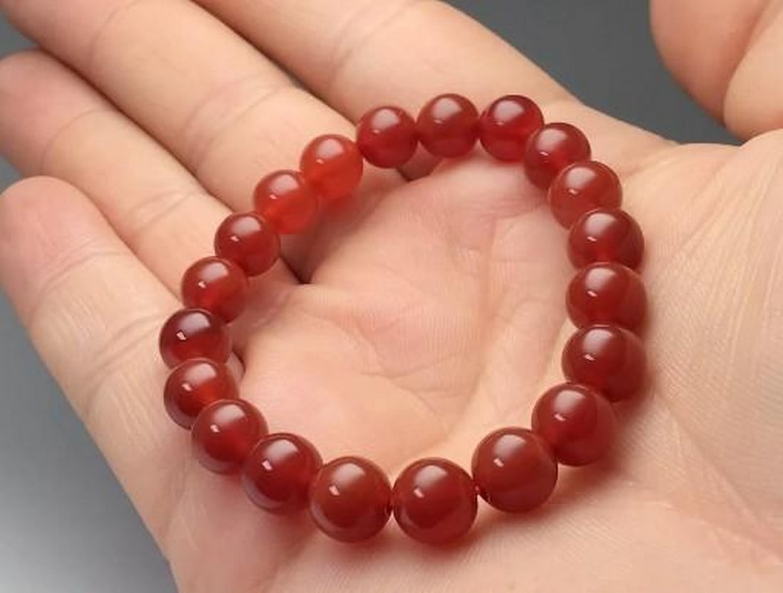 Warm Glow Carnelian Agate Bracelet: Warm Glow Carnelian Agate Bracelet Radiating warmth and vitality, this carnelian agate beaded bracelet features rich hues of deep orange and red. Known as a stone of motivation and confidence, each