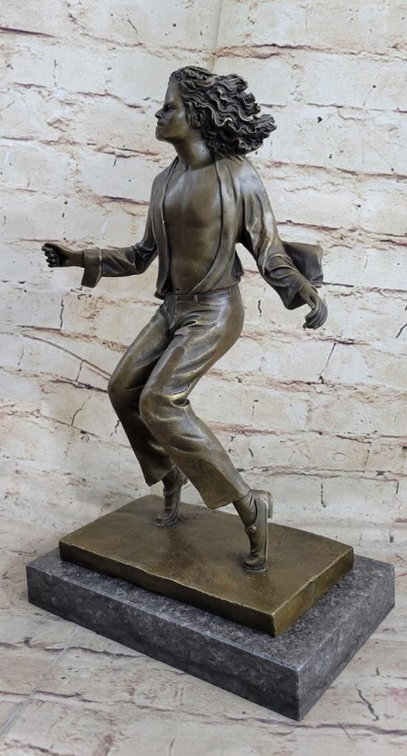 Michael Jackson on his Toes Bronze Statue (1 of 5)