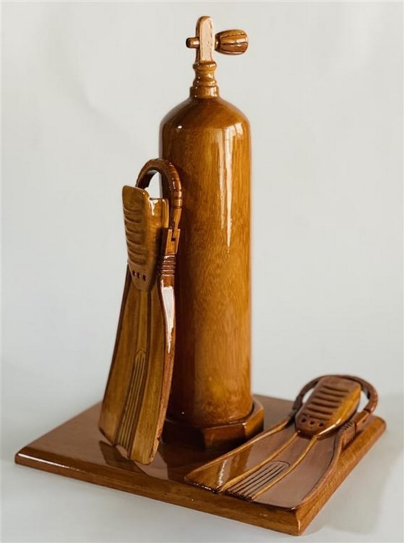 Scuba Set Wooden Model: Scuba Set Wooden Model Made of solid mahogany and finely detailed, in a clear polyurethane high gloss finish has deep wood grain and a gleaming finish. View photos for further details.