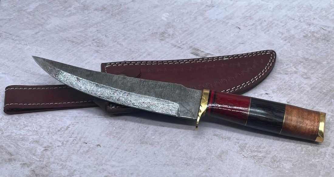 10'' Inlaid Wood & Brass Handle Damascus Hunting Knife: 10" Inlaid Wood & Brass Handle Damascus Hunting Knife With Stitched Leather Sheath An Excellent Hand Crafted Shive To Add To Any Collection. High Quality steel is utilized to forge the finest produ