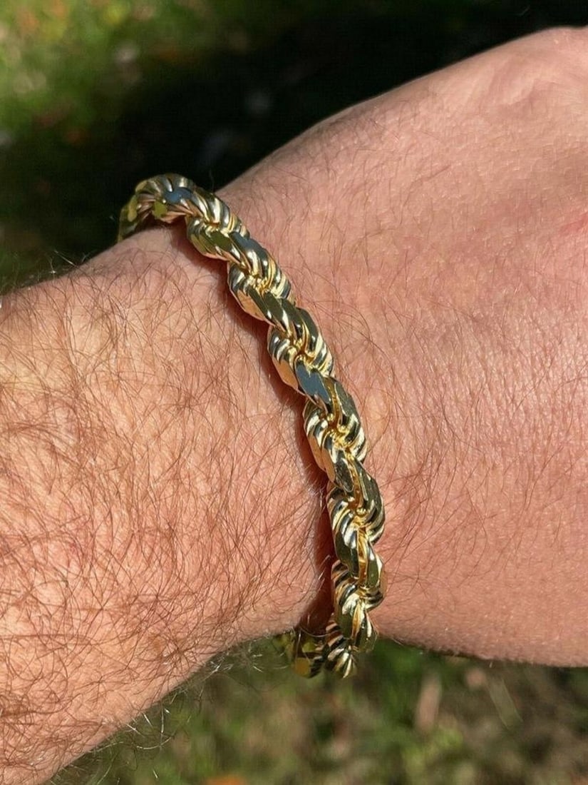 Grand 14k Gold Plate On 925 Sterling Silver Men''s Rope Bracelet: Grand 14k Gold Plate On 925 Sterling Silver Men" s Rope Bracelet Magnificent men s 8mm wide bracelet, 8.5 " long, weighs 42 grams. Stamped 925 and made in Italy. View photos for further details.