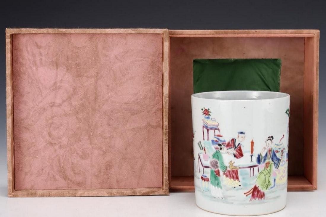 Old Collection Qing Yongzheng Famille Rose Figure Pen Holder: Old Collection Qing Yongzheng Famille Rose Figure Pen Holder A finely crafted porcelain pen holder from the Yongzheng period of the Qing Dynasty, decorated in delicate famille rose enamels. The exteri