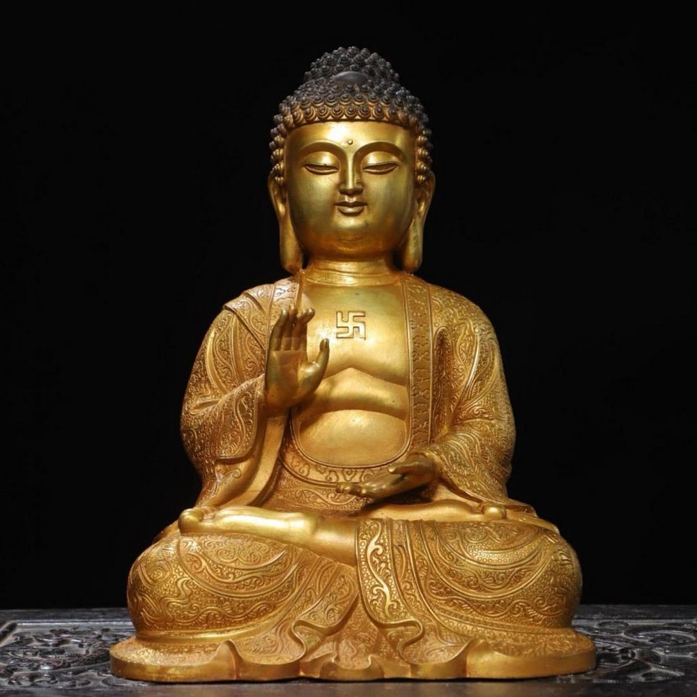 Chinese Antique Great Sun Buddha Bronze Statue Ornament: Chinese Antique Great Sun Buddha Bronze Statue Ornament This exquisite and rare handmade Chinese statue features the Great Sun Buddha, revered as the embodiment of universal light, truth, and supreme 