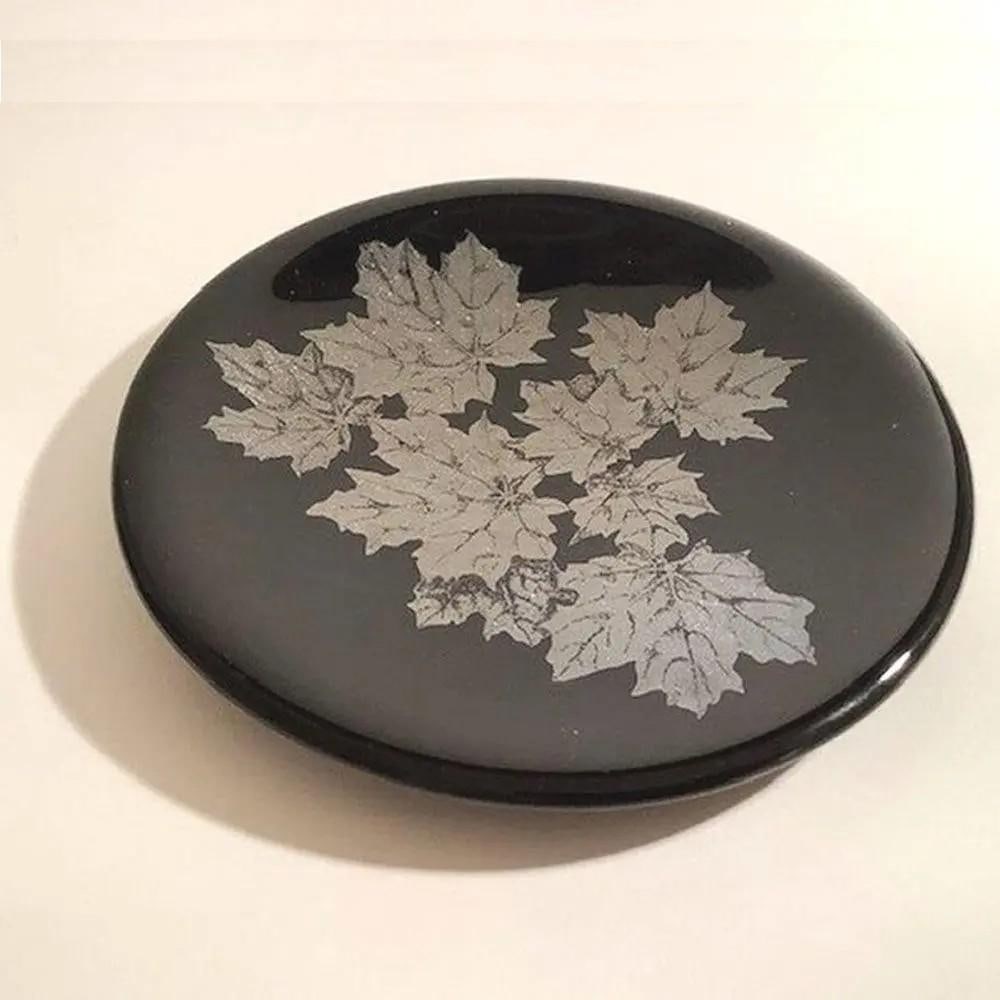 ‘Cycamore Leaf’ Iridescent Glass Plate by Pat Marvell: ‘Cycamore Leaf’ Iridescent Glass Plate by Pat Marvell The Cycamore Leaf is an iridescent glass plate featuring delicate gold leaves, crafted with iridescent bullseye glass and enhanced by Pat’s 