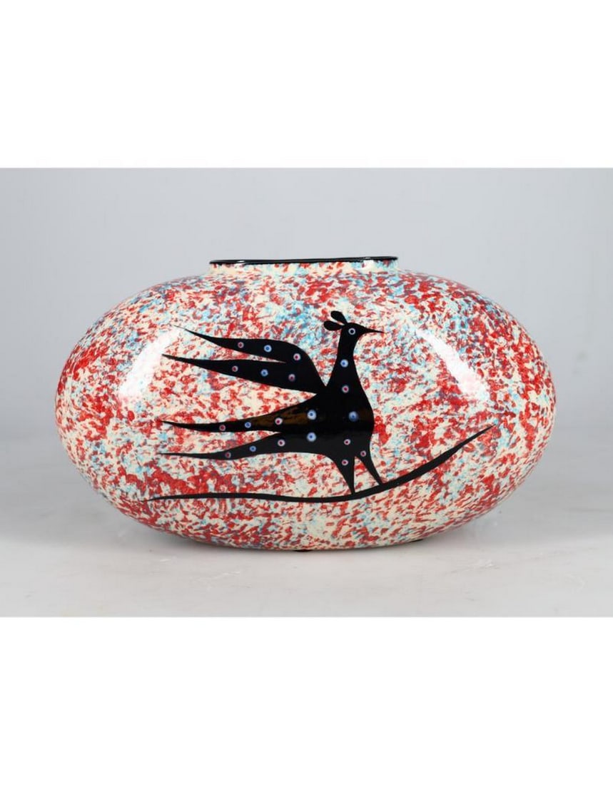 Multicolor Bird Spirit Animal Vase by Veran Pardeahtan: Multicolor Bird Spirit Animal Vase by Veran Pardeahtan Veran's Ceremonial Black Rim Pottery designs honor the rich heritage of North American Indigenous culture. Featuring symbols that often