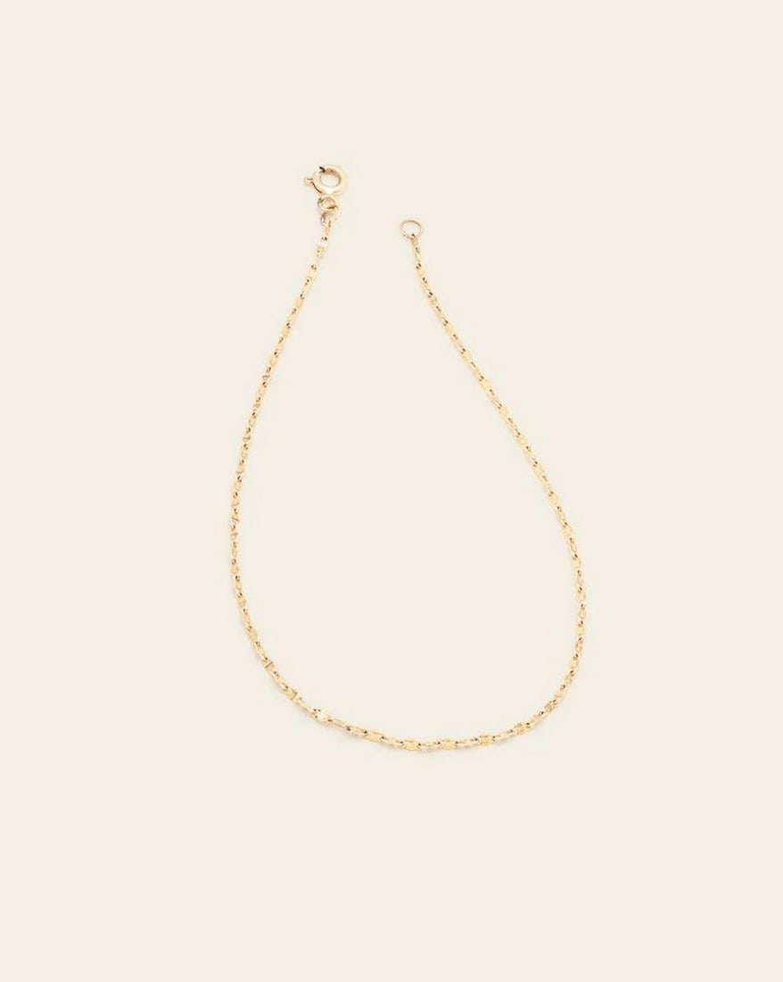10k Solid Gold Fancy Chain Anklet: 10k Solid Gold Fancy Chain Anklet Treat your ankle to a touch of elegance! This delicate piece is one you'll never want to take off. Solid gold is designed to last a lifetime! 10k and 14k solid