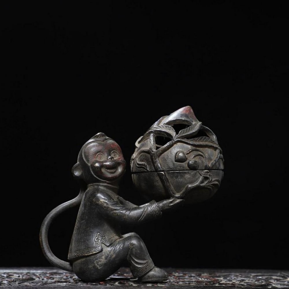 Antique Chinese Monkey Incense Burner – Handcrafted Bronze: Antique Chinese Monkey Incense Burner – Handcrafted Bronze This exquisite and rare 19th-century Chinese incense burner features a monkey offering longevity, meticulously handcrafted from pure bronze