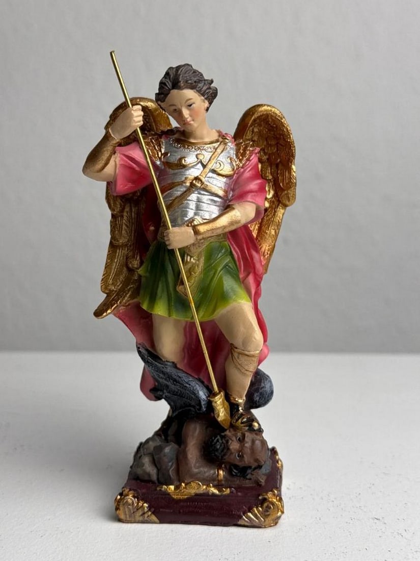 Saint Michael the Archangel – Defender of Light Statue: Saint Michael the Archangel – Defender of Light Statue The Saint Michael Archangel Sculpture symbolizes divine protection and unwavering strength. More than a religious icon, it brings a sense of ma