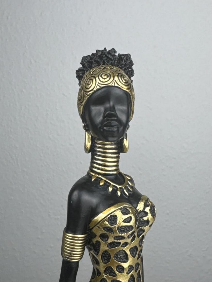 Leopard Elegance – African Lady Statue - 4