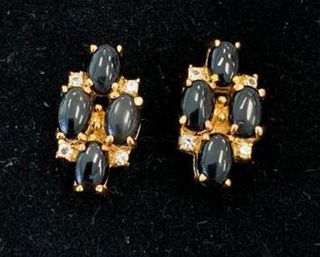 Midnight Elegance Onyx Drop Earrings: Midnight Elegance Onyx Drop Earrings Grace your look with these exquisite earrings featuring six oval-cut onyx gemstones set in gleaming gold?tone metal. Four shimmering clear stones add a touch of br