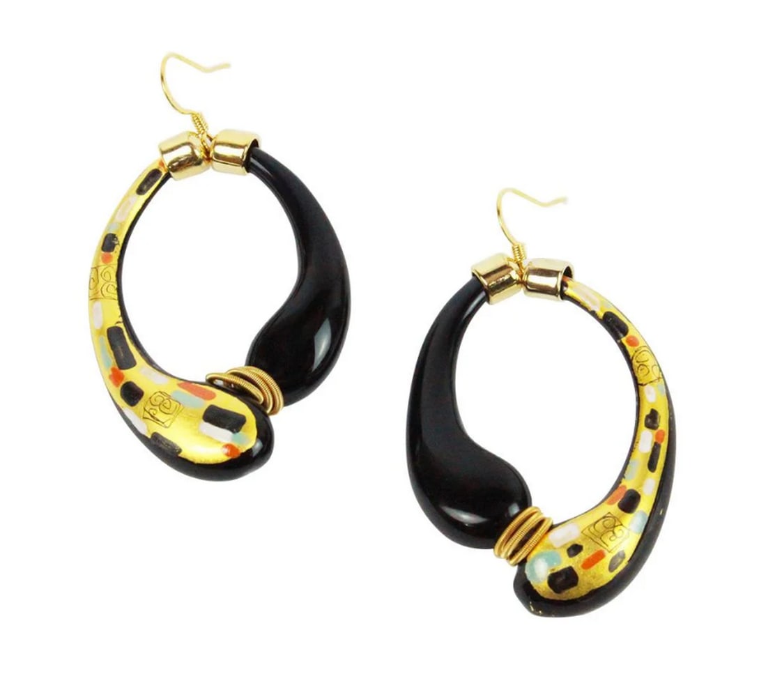 Klimt-Inspired Earrings – 24k Gold Blown Glass – Murano Art: Klimt-Inspired Earrings – 24k Gold Blown Glass – Murano Art These elegant earrings are perfect for Klimt enthusiasts and art lovers alike. Crafted using the lampworking technique of glass blowing,