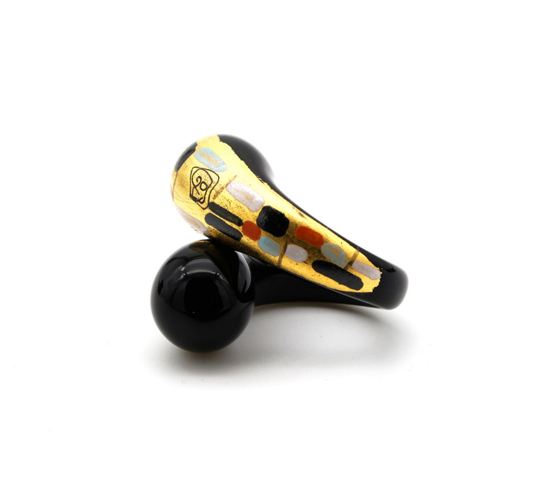 Inspired Klimt 24kt Gold Murano Glass Ring: Inspired Klimt 24kt Gold Murano Glass Ring This elegant ring is perfect for Klimt enthusiasts and art lovers alike. Crafted using the glass-blowing technique and lampworking, it is adorned with 24kt g
