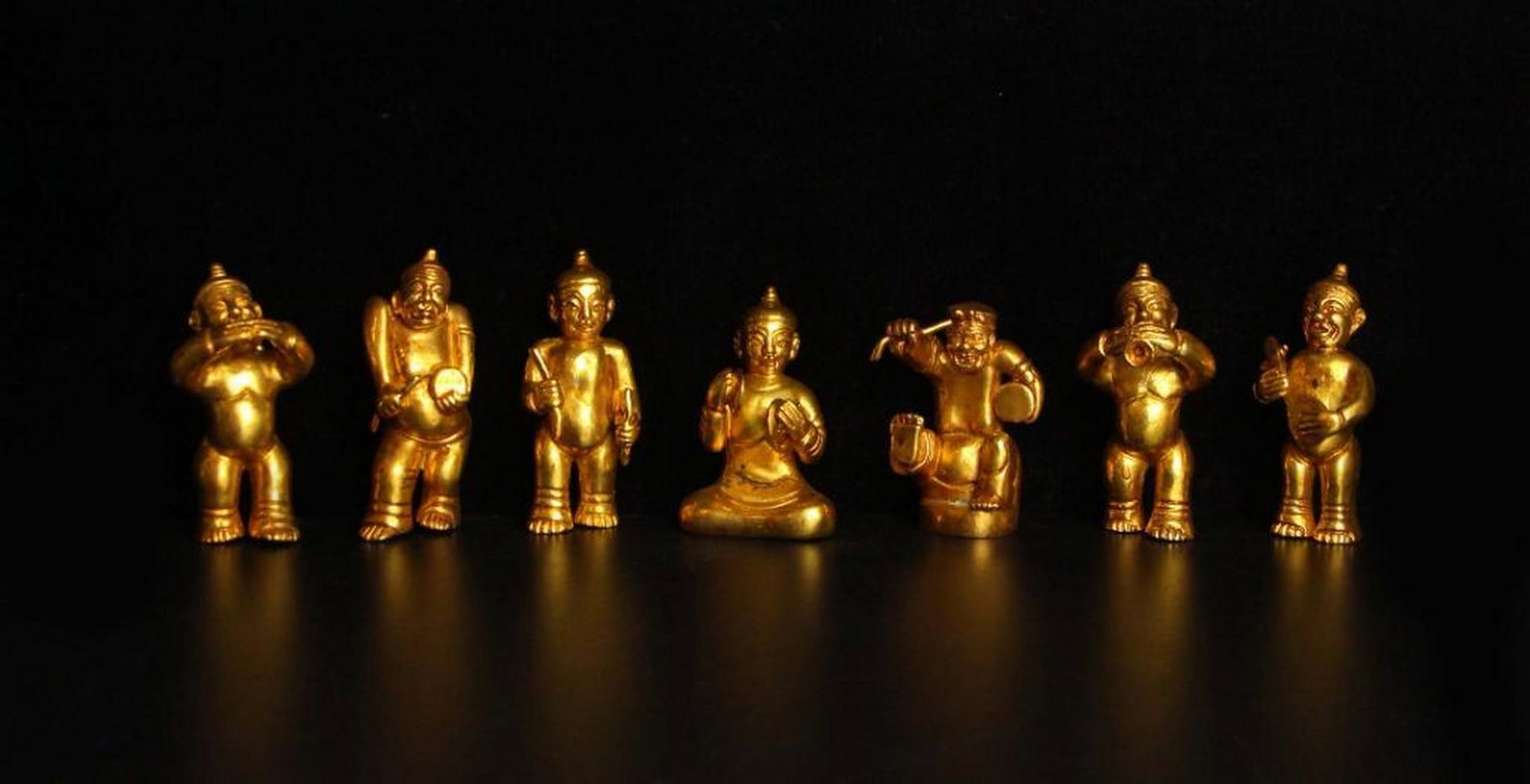 Old Gilt Leren Figures Set: Old Gilt Leren Figures Set A stunning set of old gilt Leren figures, expertly handcrafted with exquisite carving techniques. Each figure features a unique shape and intricate details, showcasing perfe