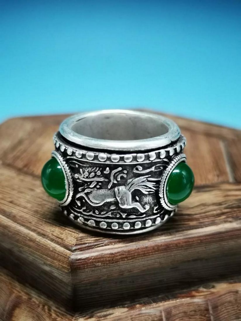 Vintage Miao Silver Thumb Ring with Jade Inlay and Carved Beast Design (1 of 4)