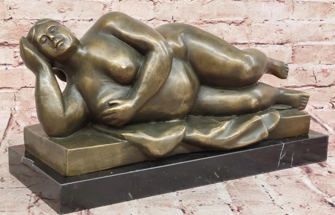Reclining Beauty Bronze Sculpture: Reclining Beauty Bronze Sculpture Celebrate the timeless elegance of the human form with this striking reproduction bronze sculpture of a reclining nude woman, inspired by the renowned style of artist