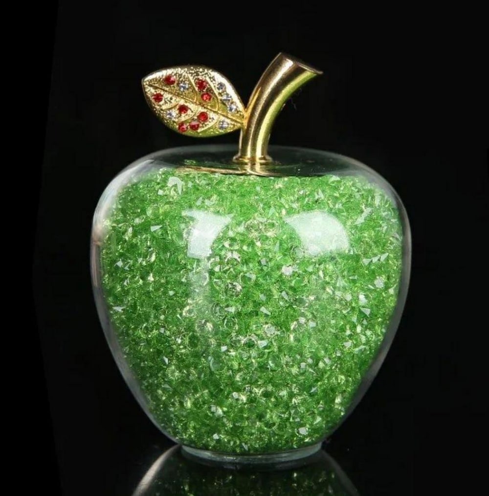 Green Granny Smith Apple Elegance Crystal Fruit Figurine: Green Granny Smith Apple Elegance Crystal Fruit Figurine Crafted with precision and artistry, this crystal figurine showcases the timeless allure of a ripe green apple. Its timeless design makes it a 