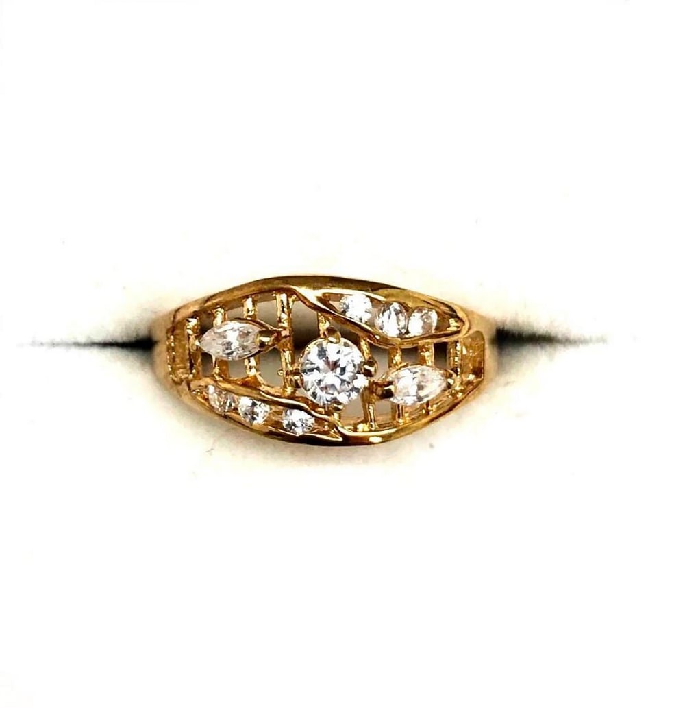 Size 7 Swarovski Crystals In 18KTGP Yellow Gold Electroplate Finish Ring (1 of 2)