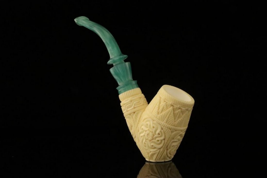 Cherrywood-Carved Block Meerschaum Pipe with Fitted Case: Cherrywood-Carved Block Meerschaum Pipe with Fitted Case This block meerschaum pipe features a cherrywood-inspired carved design, showcasing detailed craftsmanship and a smooth, polished surface. The 