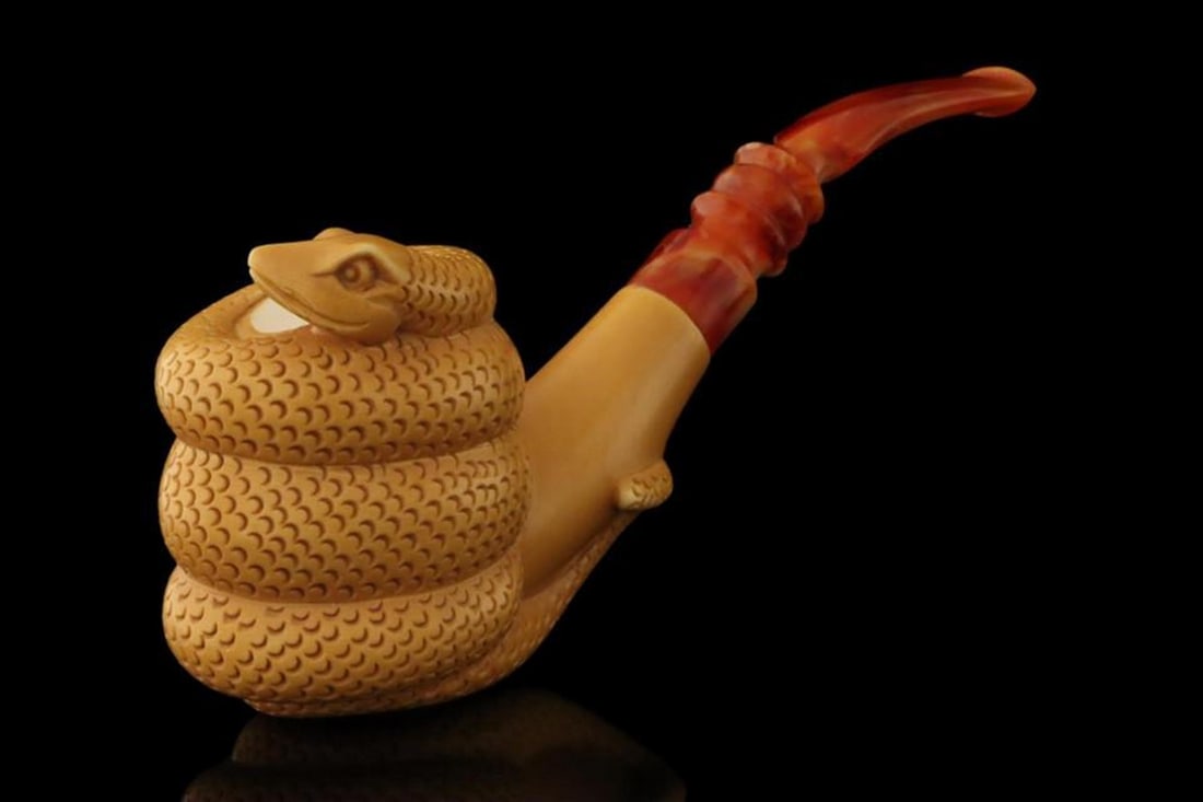Snake Carved Block Meerschaum Pipe with Fitted Case: Snake Carved Block Meerschaum Pipe with Fitted Case This intricately hand-carved block meerschaum pipe features a coiled snake design, highlighting the skill and artistry of traditional meerschaum cra