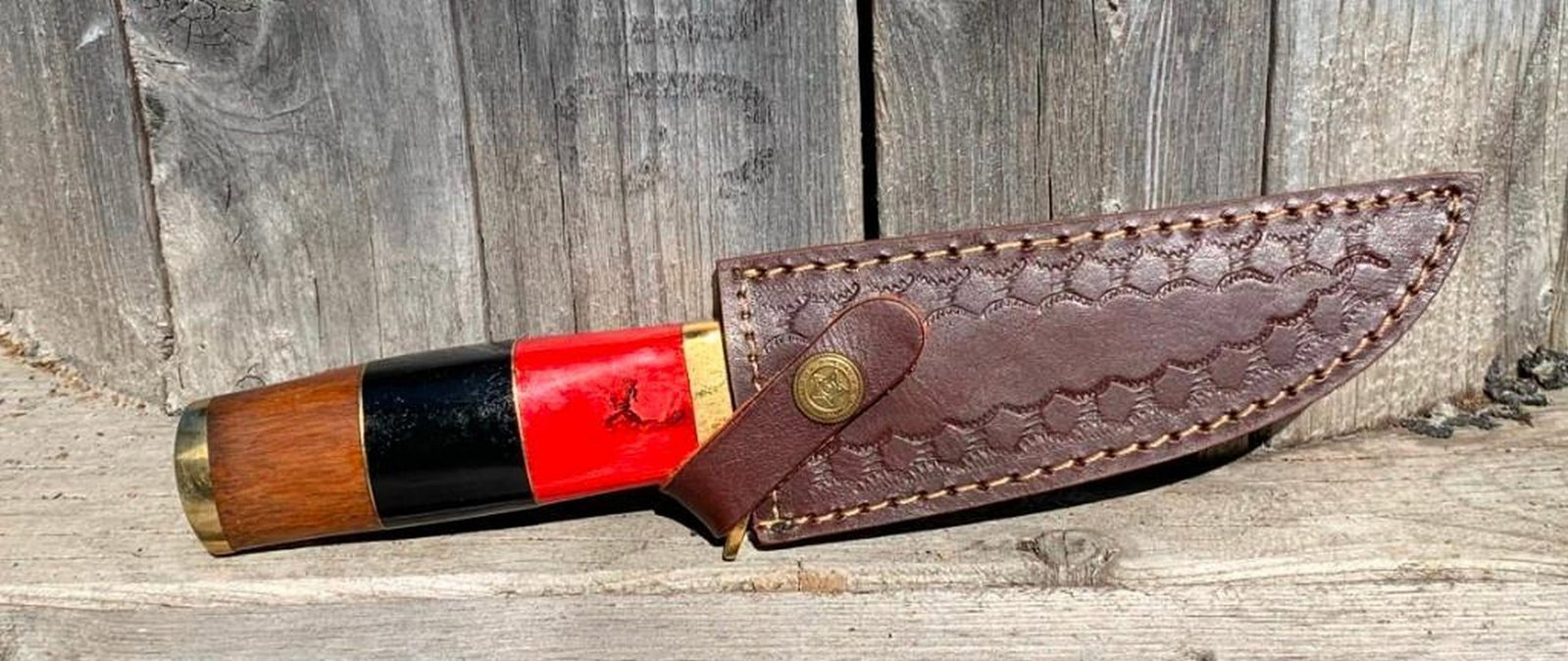 10'' Inlaid Wood & Brass Handle Damascus Hunting Knife: 10" Inlaid Wood & Brass Handle Damascus Hunting Knife With Stitched Leather Sheath An Excellent Hand Crafted Shive To Add To Any Collection. High Quality steel is utilized to forge the finest produ