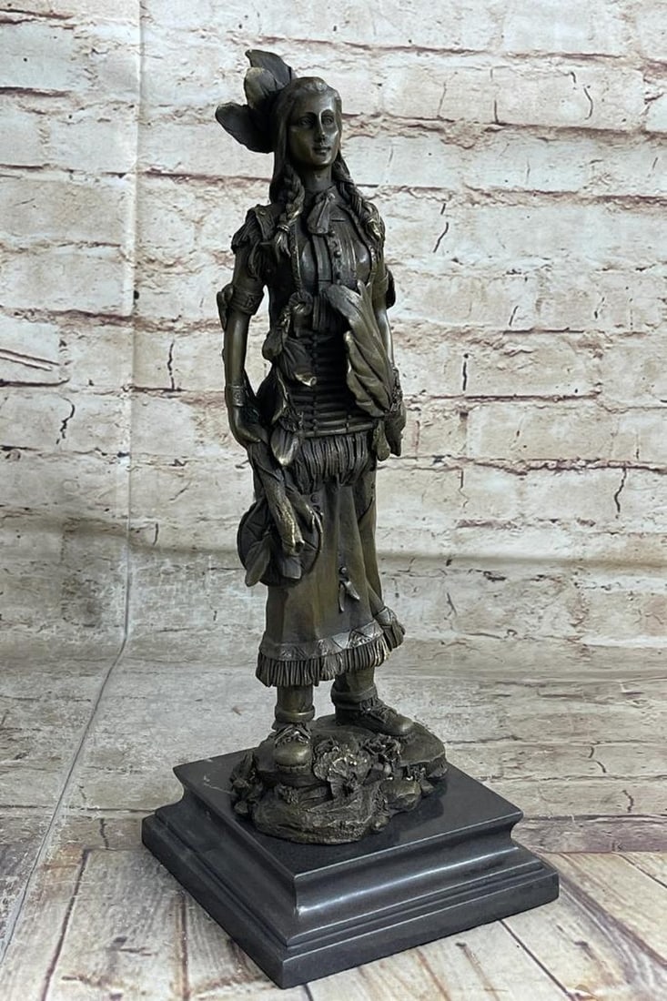 Fierce Native American Indian Woman Original Signed B.Wood Bronze Statue - 14'' x 5'': Fierce Native American Indian Woman Original Signed B.Wood Bronze Statue - 14" x 5" A fierce Native American women prepares to hunt. She stands tall with bravery, silent confidence and stunnin