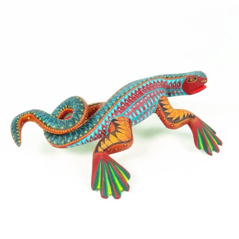 Lively Zapotec Iguana - Hand-Painted Oaxacan Alebrije: Lively Zapotec Iguana - Hand-Painted Oaxacan Alebrije Experience the vibrant artistry of Oaxaca with this Lively Zapotec Iguana alebrije, expertly handcrafted by award-winning artists Nestor Melchor a