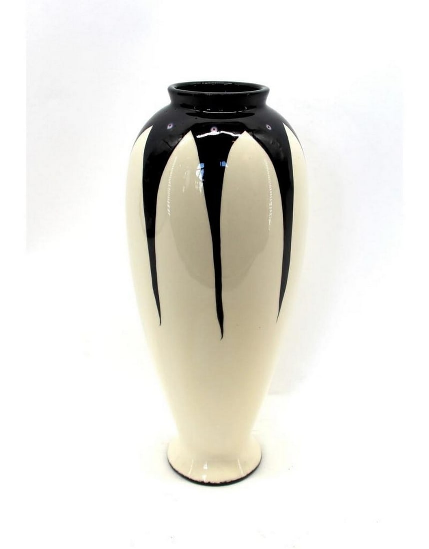 Large White Morning Vase by Veran Pardeahtan: Large White Morning Vase by Veran Pardeahtan Veran's Ceremonial Black Rim Pottery designs are unique expressions of the rich heritage of North American Indigenous culture. The symbols, often depicting
