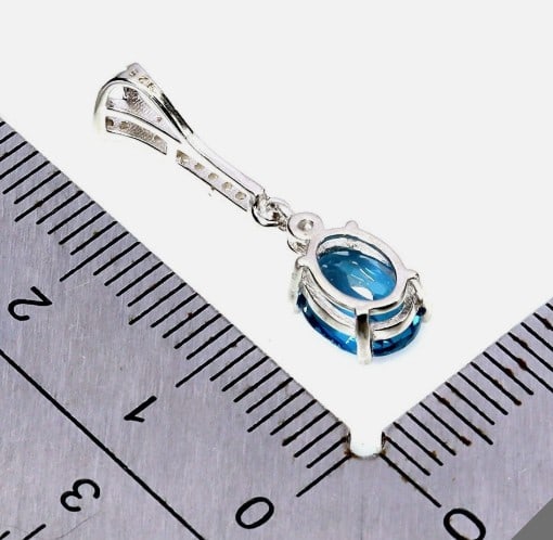 925 Sterling Silver Pendant Oval London Blue Topaz 8x6mm Gemstone: Up For Auction Is 925 Sterling Silver Pendant Oval London Blue Topaz 8x6mm Gemstone Jewelry Main Stone: London Blue Topaz Main Stone Shape: Oval Cut Main Stone Color: Blue Hardness: 8 Type: Pendant Vi