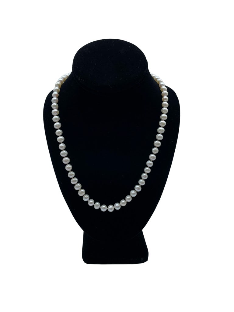 GENUINE 32'' NATURAL 7MM-8MM WHITE FRESHWATER PEARL NECKLACE WITH GOLD CLASP: GENUINE 32" NATURAL 7MM-8MM WHITE FRESHWATER PEARL NECKLACE WITH GOLD CLASP Genuine 32" Natural 7mm-8mm White Freshwater Pearl Necklace With Gold Clasp The Necklace Has A Pleasant Mother Of Pear