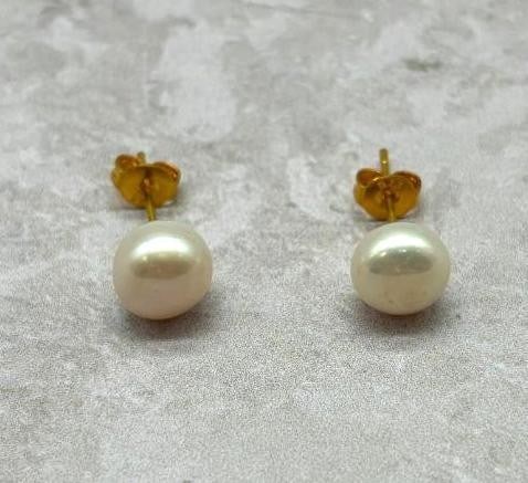 Natural Cultured Freshwater White Pearl Earrings: Natural Cultured Freshwater White Pearl Earrings Cultured in freshwater, these pearls boast a beautiful luster and subtle color variation that adds a touch of elegance to any ensemble. With their time