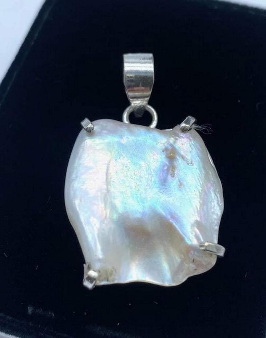 Natural 26mm x 28mm Custom Designed Biwa Pearl Pearl Sterling Pendant: Natural 26mm x 28mm Custom Designed Biwa Pearl Pearl Sterling Pendant. Custom Designed For The Pearl Lover At Heart. An Excellent Array Of Whites, Pinks Greens & Blue Luster Reflect From This Panel