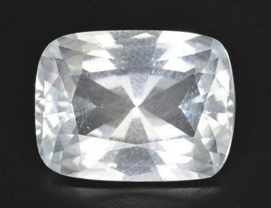 11.2ct Cushion Cut Frosty White Topaz Loose Gemstone: 11.2ct Cushion Cut Frosty White Topaz Loose Gemstone Introducing the exquisite 11.2ct Cushion Cut Frosty White Topaz Loose Gemstone, a dazzling marvel of pristine elegance. Its immaculate clarity and 