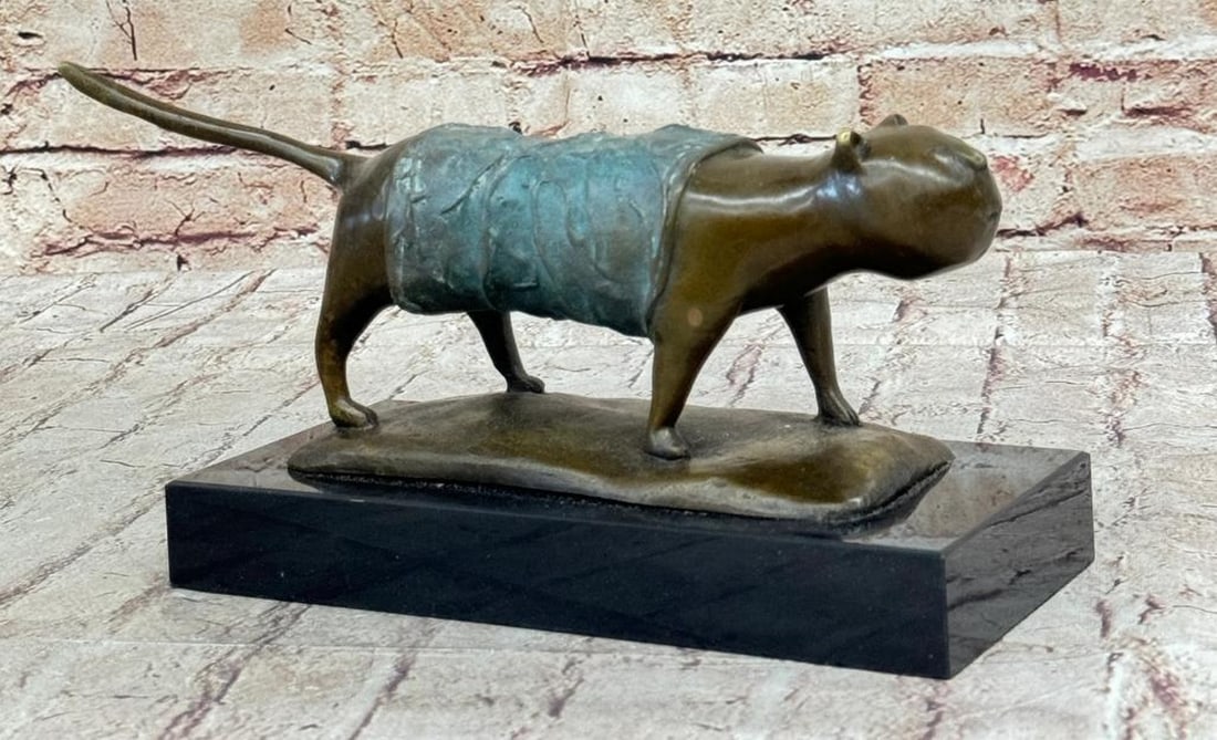 Abstract Stray Cat Inspired Bronze Statue - 7" x 11": Abstract Stray Cat Inspired Bronze Statue - 7" x 11" This charming bronze sculpture, inspired by Fernando Botero, captures a playful cat in a modern, abstract style. Known for his voluminous f