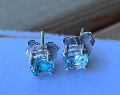 Elegant Light Blue Stone Stud Earrings: Elegant Light Blue Stone Stud Earrings Add a touch of timeless charm with these delicate light blue stone stud earrings set in sterling silver. Their soft hue catches the light beautifully, offering a