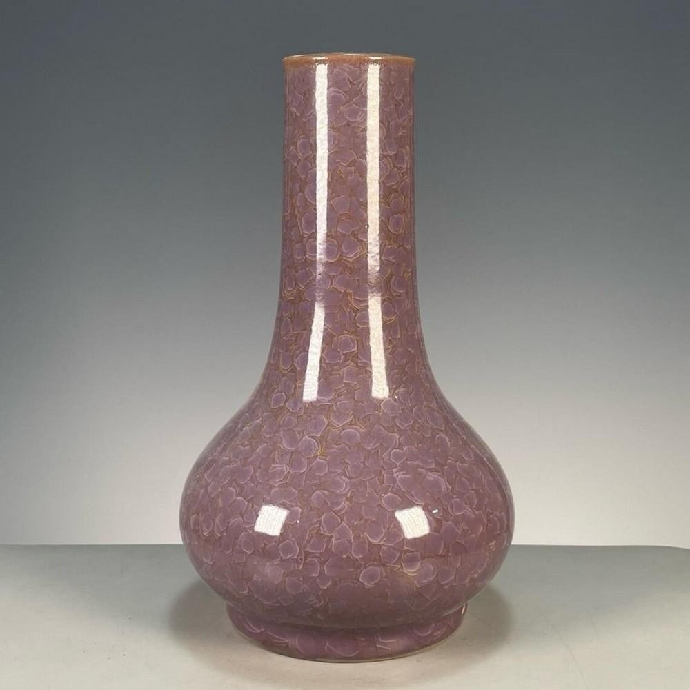 Chinese Antique Hand-Painted Purple Ice Crackle Glaze Vase: Chinese Antique Hand-Painted Purple Ice Crackle Glaze Vase This rare Chinese antique vase features a stunning purple ice crackle glaze, showcasing the unique beauty of traditional ceramic artistry. Ha
