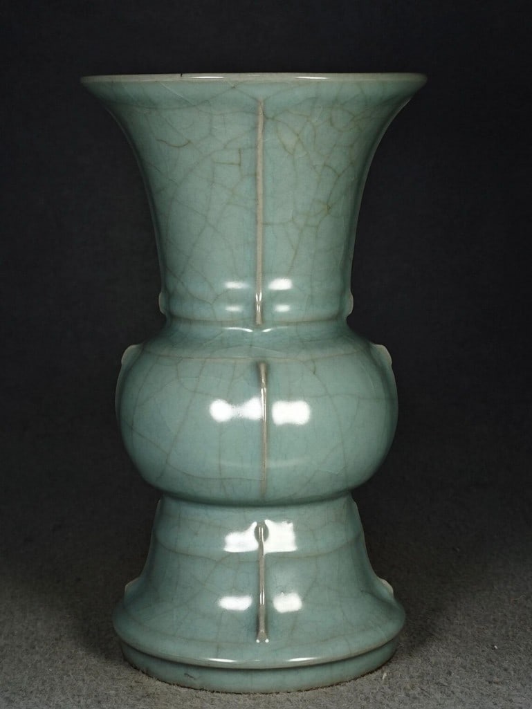 Chinese Style Longquan Porcelain Cut-Out Flower Vase: Chinese Style Longquan Porcelain Cut-Out Flower Vase This vase features a Longquan-style porcelain body with a cut-out flower design in a Chinese-inspired form. The surface displays openwork detailing