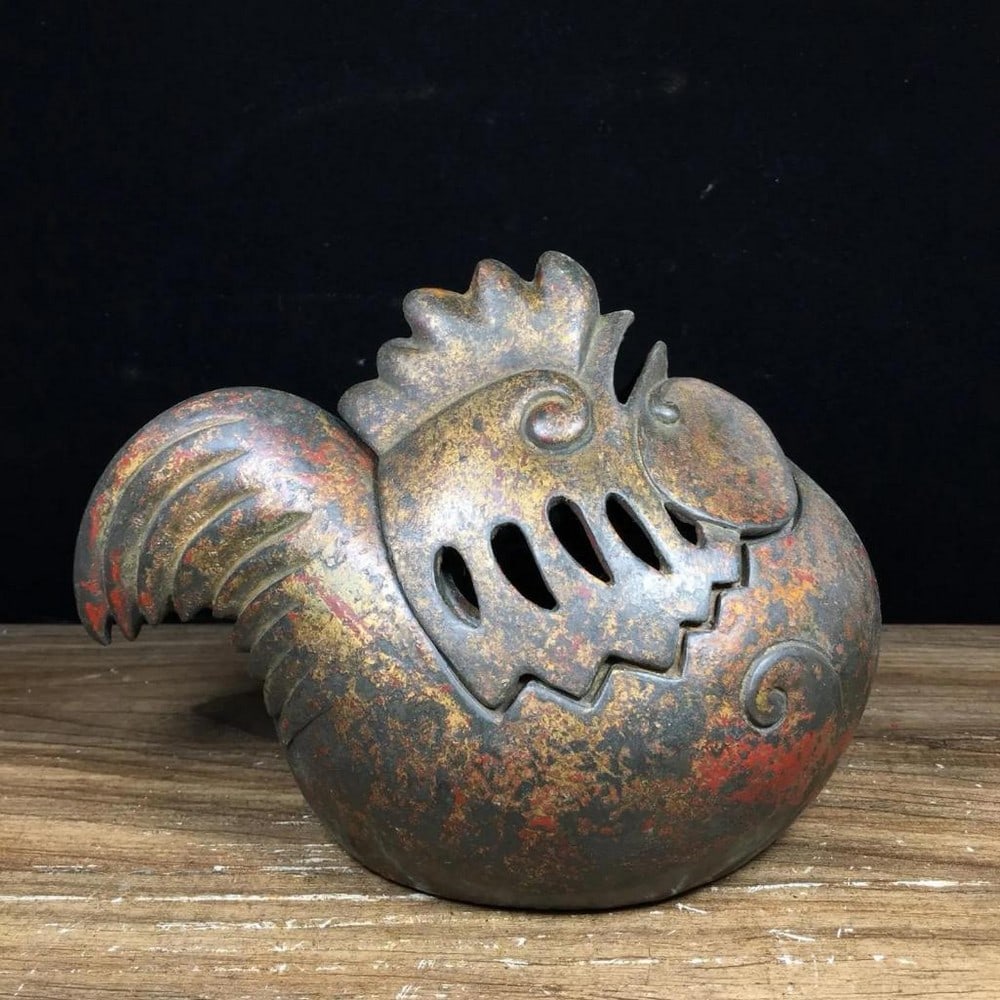 Chinese Antique Handmade Pure Copper Rooster Incense Burner: Chinese Antique Handmade Pure Copper Rooster Incense Burner An exquisite and rare Chinese antique incense burner, meticulously handcrafted from pure copper. Shaped like a rooster, this ornamental piec