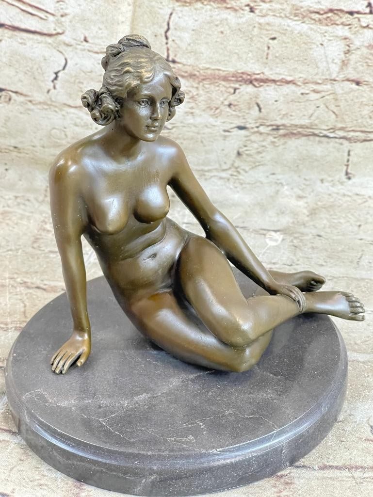Gennarelli Inspired Pondering Nude Woman Bronze Sculpture - 7.5'' x 7'': Gennarelli Inspired Pondering Nude Woman Bronze Sculpture - 7.5" x 7" She is an artist` s muse. She poses for a painting, sitting before his easel wearing nothing but her curves. She is a nat