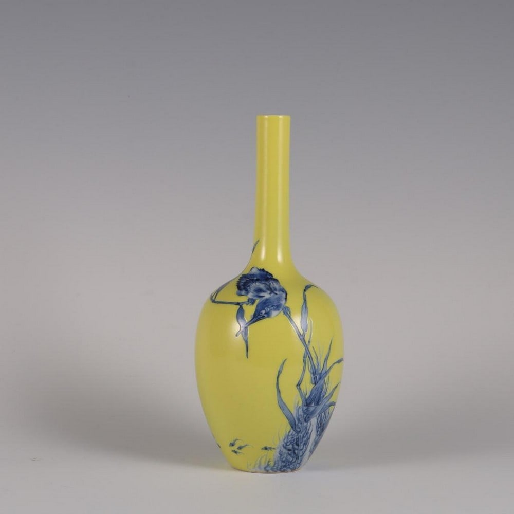 Republic of China Period Yellow Glazed Blue and White Bottle - Single Bird Inspired by Wang Bu: Republic of China Period Yellow Glazed Blue and White Bottle - Single Bird Inspired by Wang Bu An elegant bottle from the Republic of China period, inspired by renowned porcelain artist Wang Bu. This 