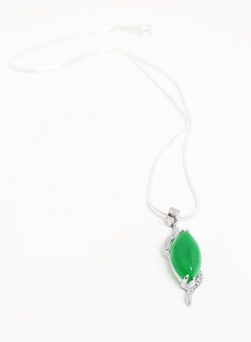 Chinese Green Jade Polished Pendant With 925 Sterling Silver Necklace: Chinese Green Jade Polished Pendant With 925 Sterling Silver Necklace View Photos For Further Inspection.