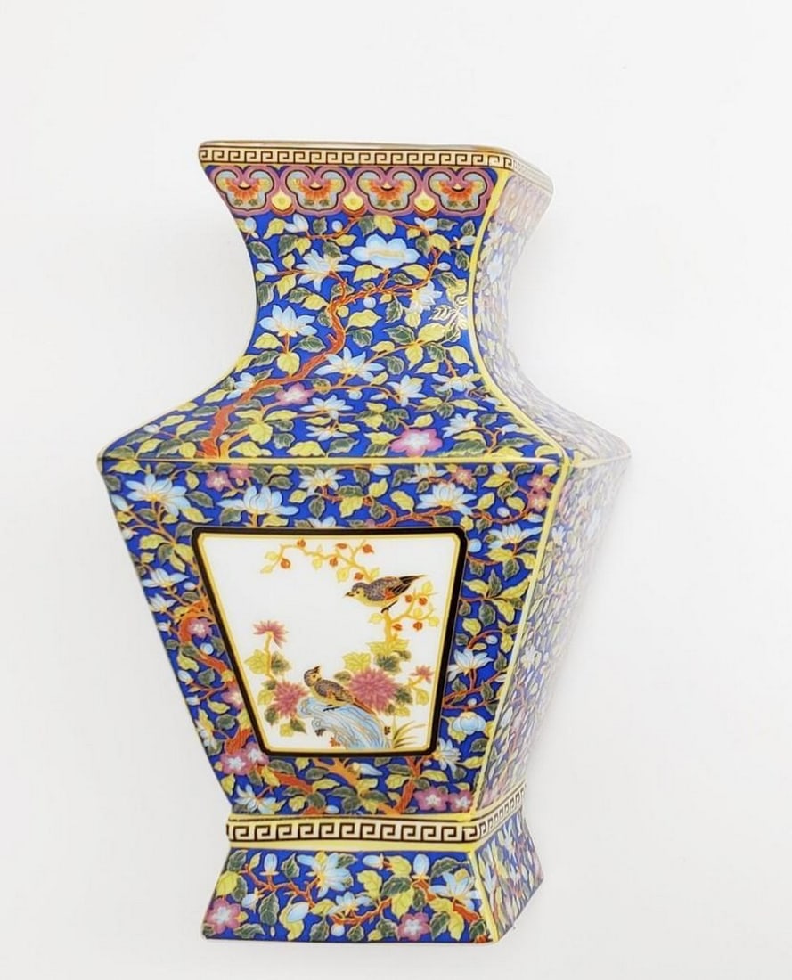 Awe Inspiring Handmade Painting Cloisonne Porcelain Vase: Simply Stunning Handmade Porcelain Cloisonne. Featuring Immaculate Hand Painted Renditions Of Local Birds Material: Porcelain Size: Height: 9.06" Length: 5.12" Weight: 935g