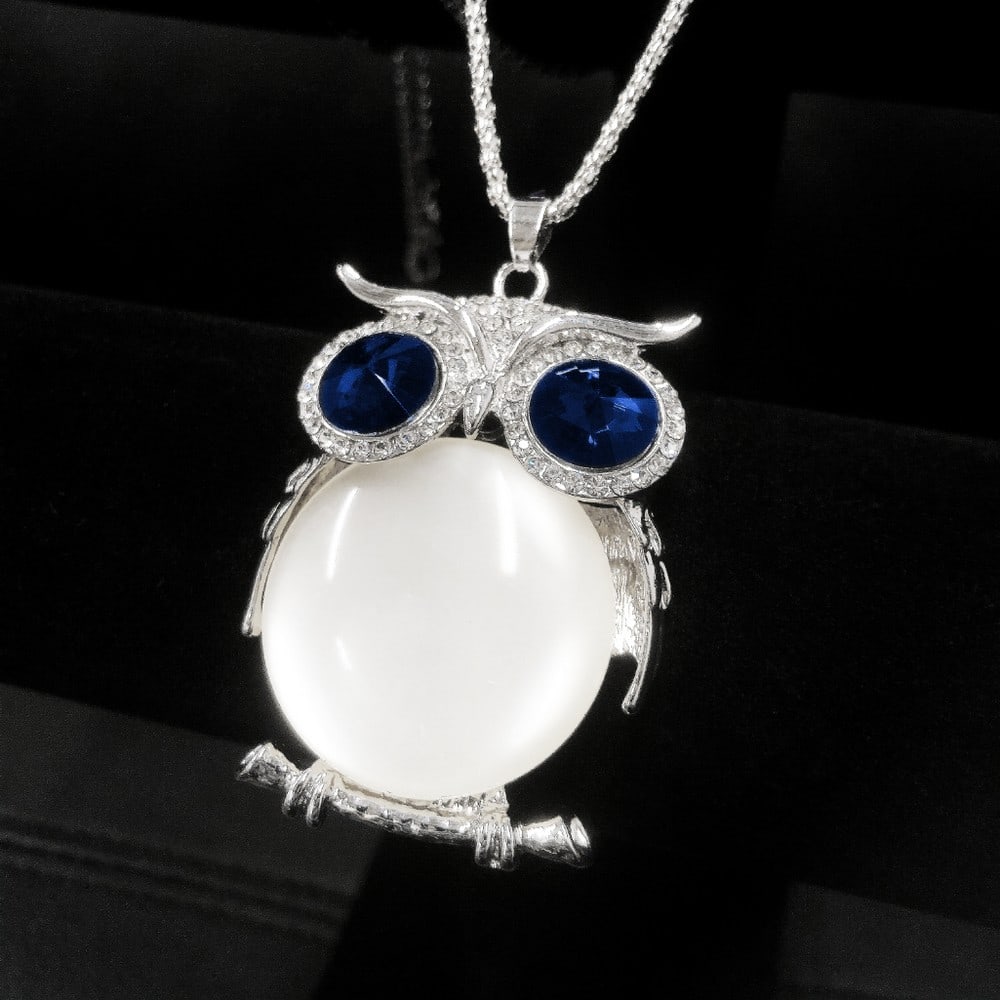 Enchanted Blue & White Owl Pendant On 925 Silver Chain: An Enchanted Blue & White Owl Pendant On 925 Silver Chain. The Owl Displayed Deep Blue Inset Stones For Eyes & Further Complimented By A Crystal Encrusted Hood As It Is Perched On The Silver Tone